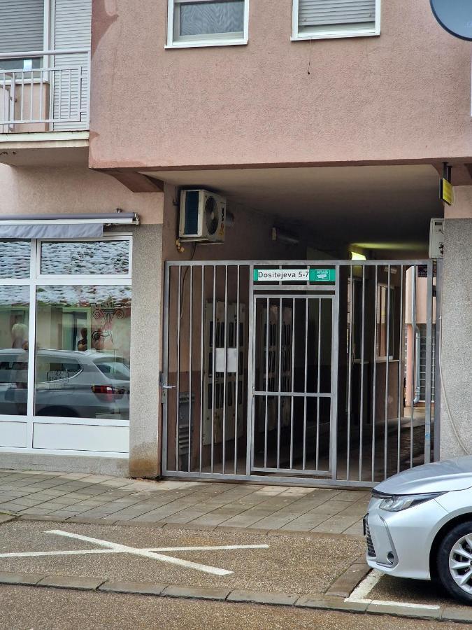 Ferienwohnung Quiet Center Sremska Mitrovica Exterior foto
